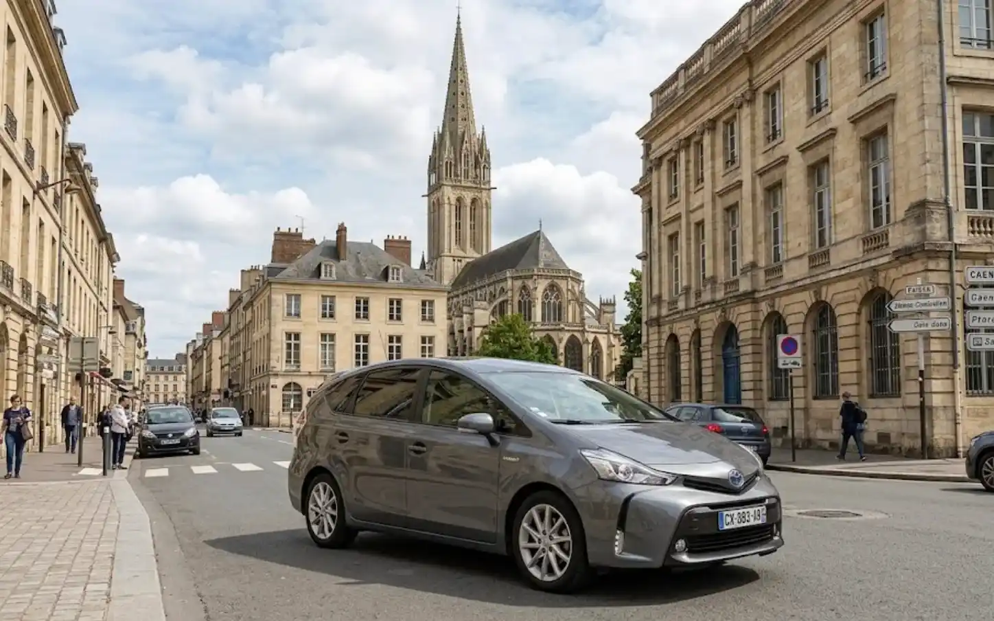 la voiture monospace toyota prius